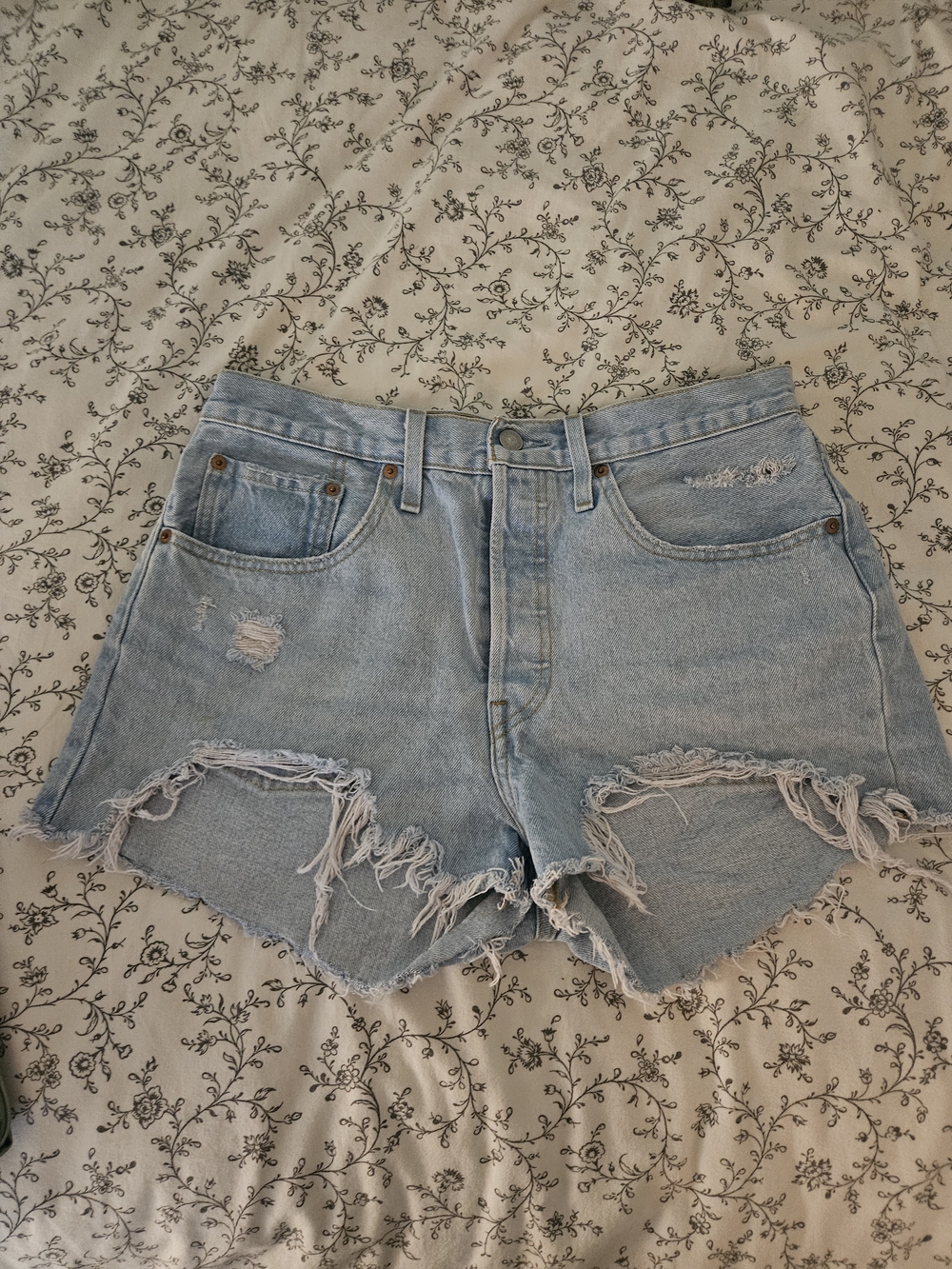 501 Distressed Levi Shorts